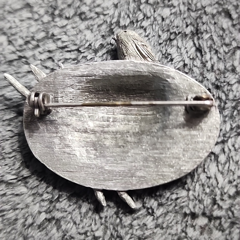 Marjolein Bastin Pewter Artist Hat Brooch with Bird and Brushes- Vintage - Picture 3 of 5